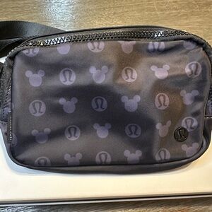 lululemon athletica Black and Gray Patterned Belt Bag
